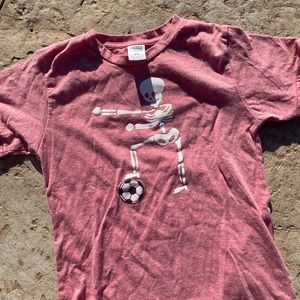 3/$21 ⚡️Soccer skeleton SS red tshirt. Sz 8